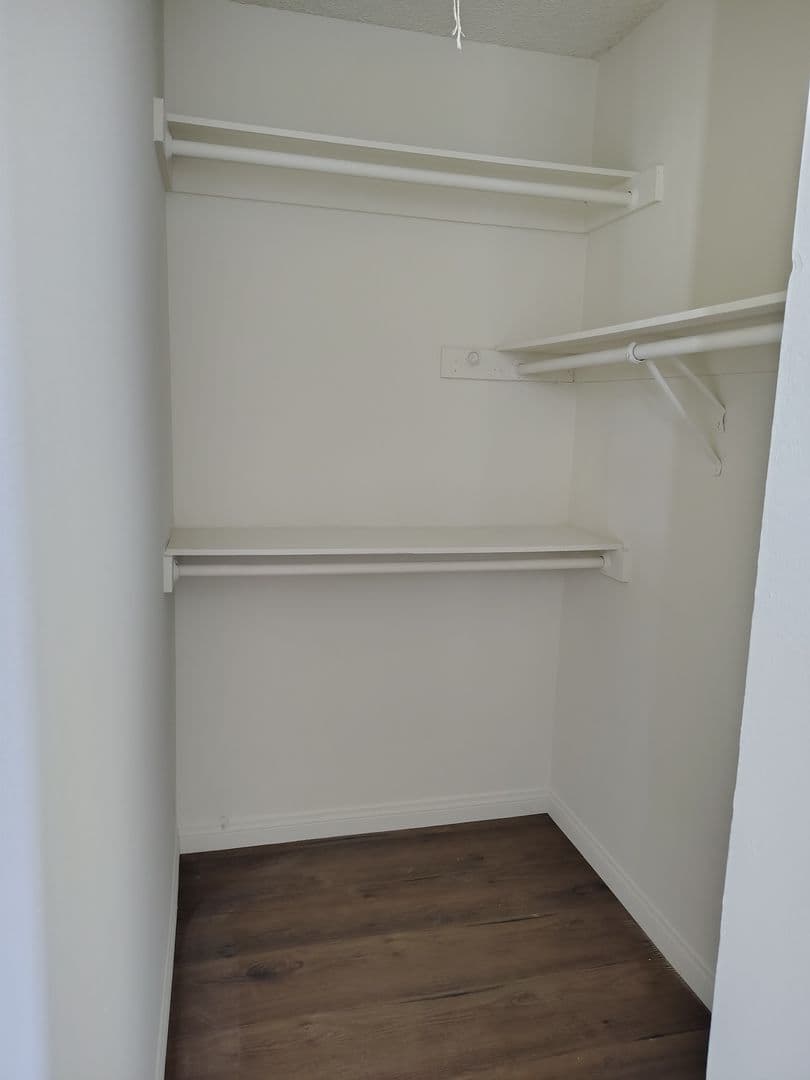 Reseda Apartment: 7521 & 7528 Canby Ave.