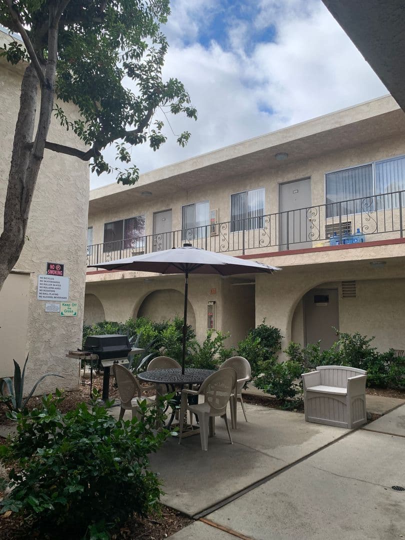 Canoga Park Apartment: 7909 Topanga Canyon Blvd