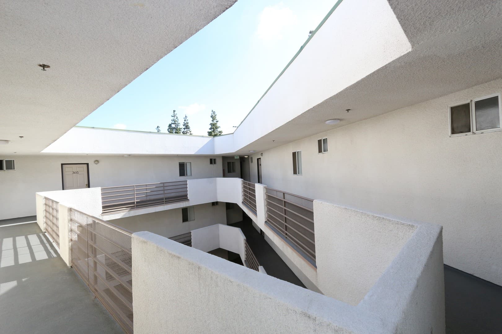 Tarzana Apartment: 5688 Etiwanda Ave