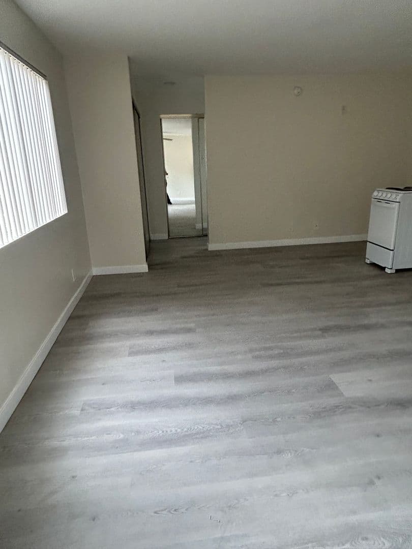 Tujunga Apartment: 10356 Commerce Ave.