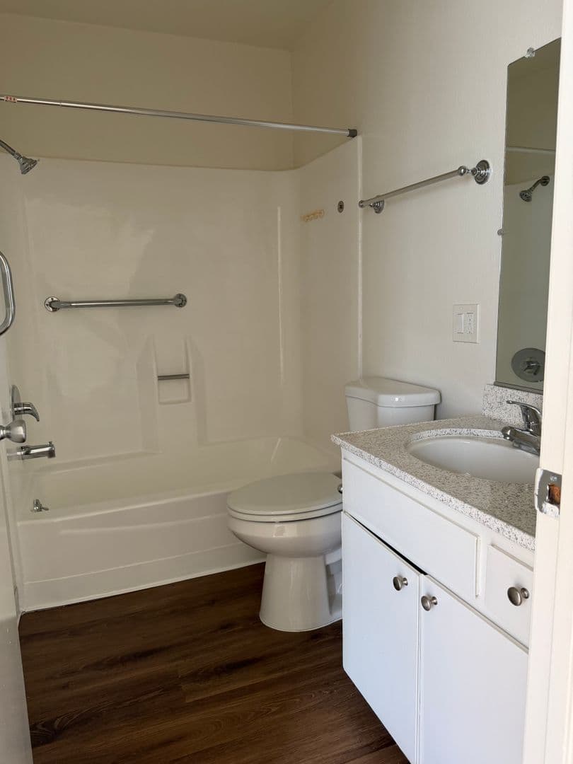 Canoga Park Apartment: 8360 Northgate Avenue