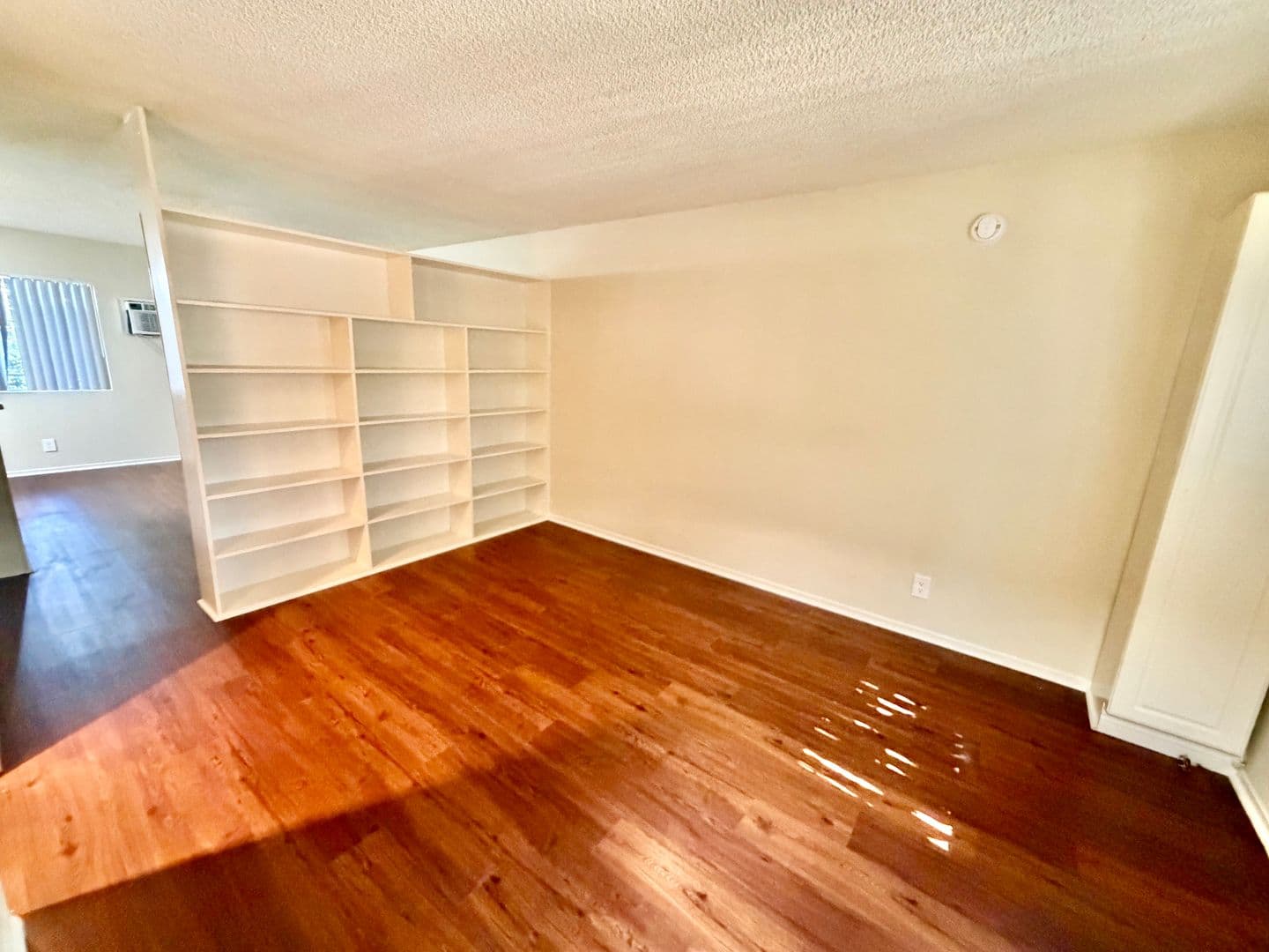 Canoga Park Apartment: 7052 Remmet Ave