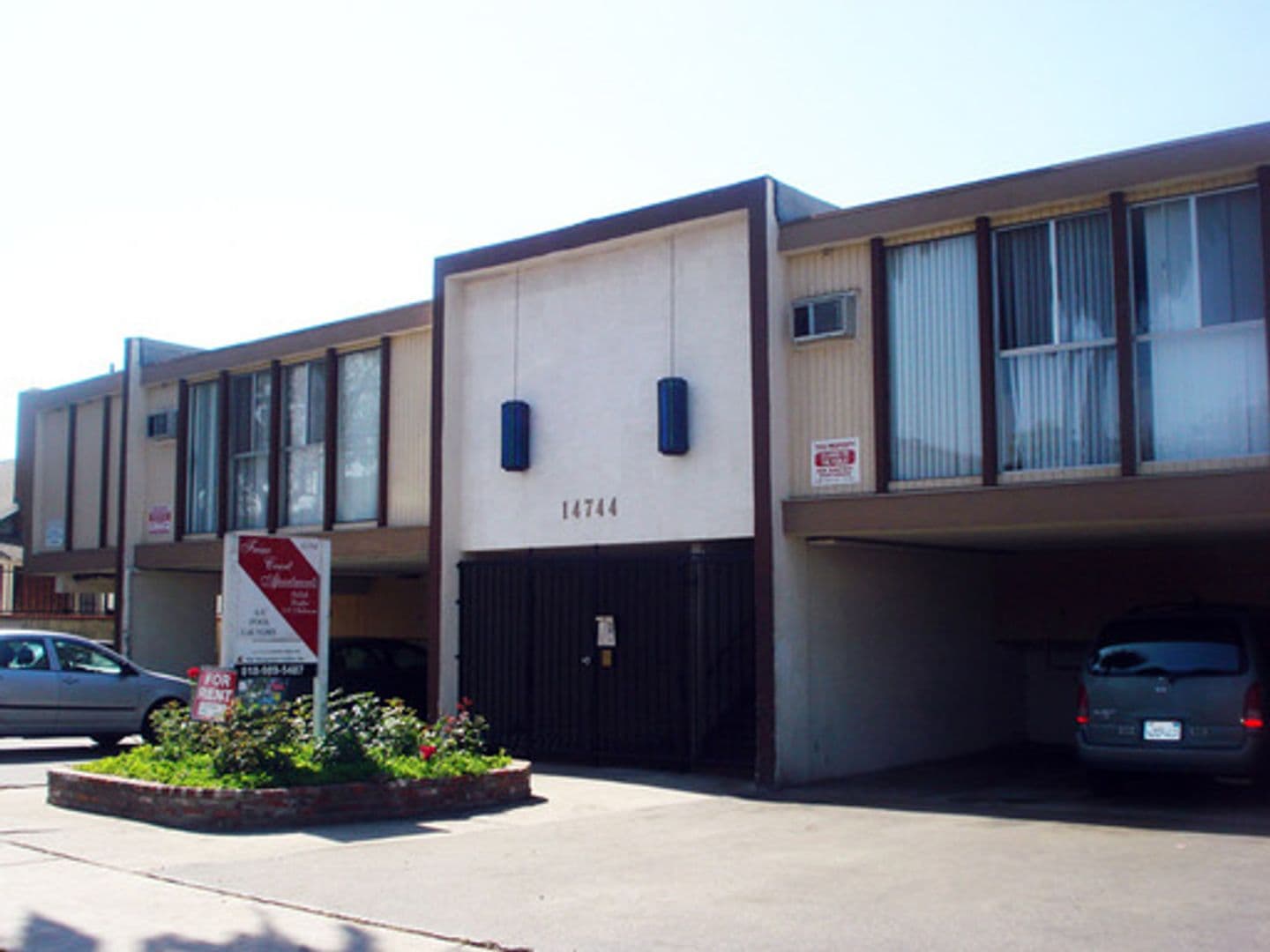 Van Nuys Apartment: 14744 Friar Street