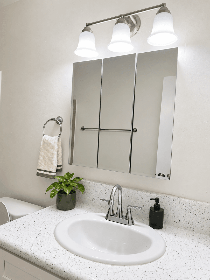 Van Nuys Apartment: 13947 Oxnard Street