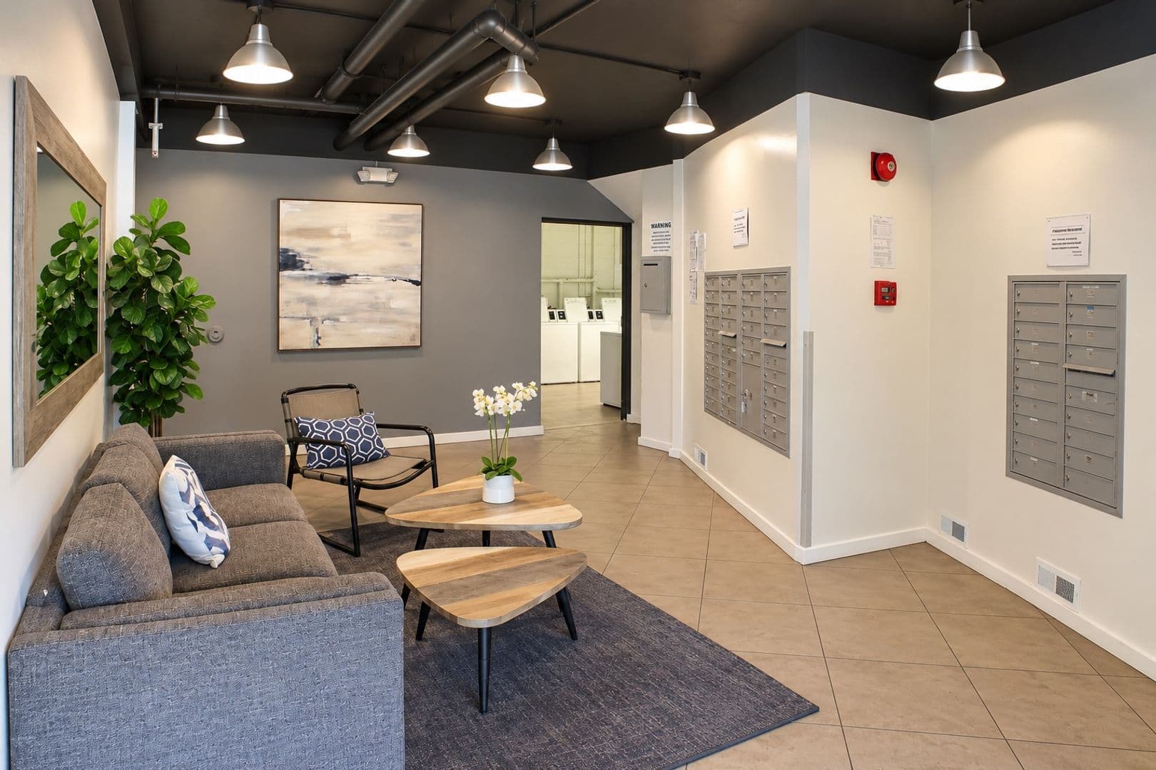 North Hollywood Apartment: 11473 Riverside Drive