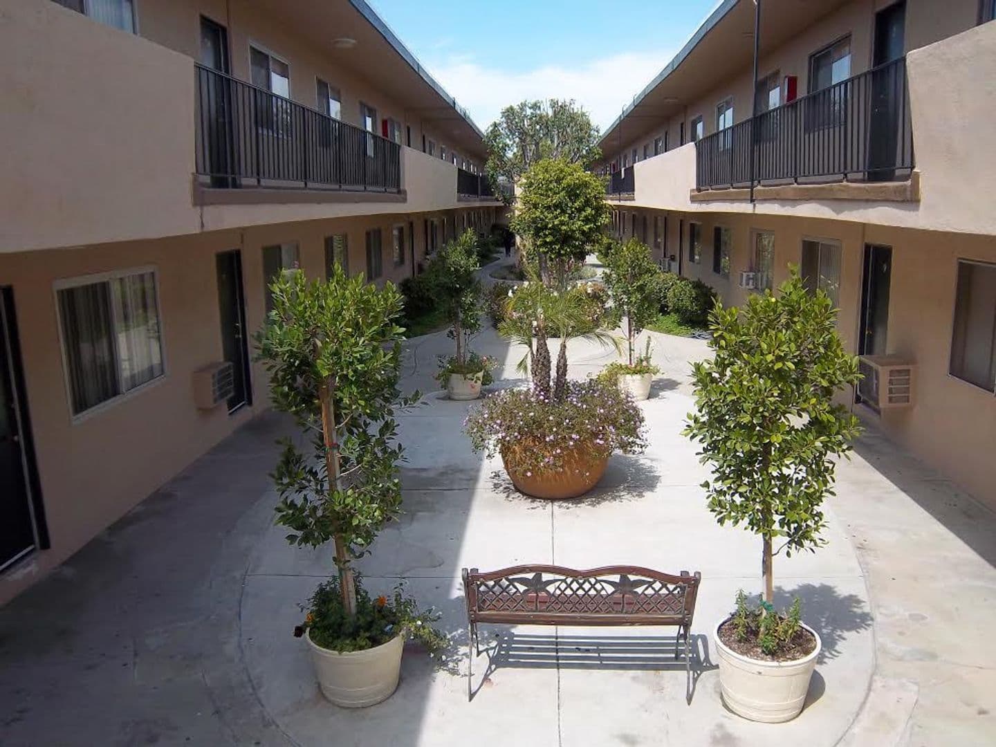 No. Hollywood Apartment: 7616 Fulton Avenue