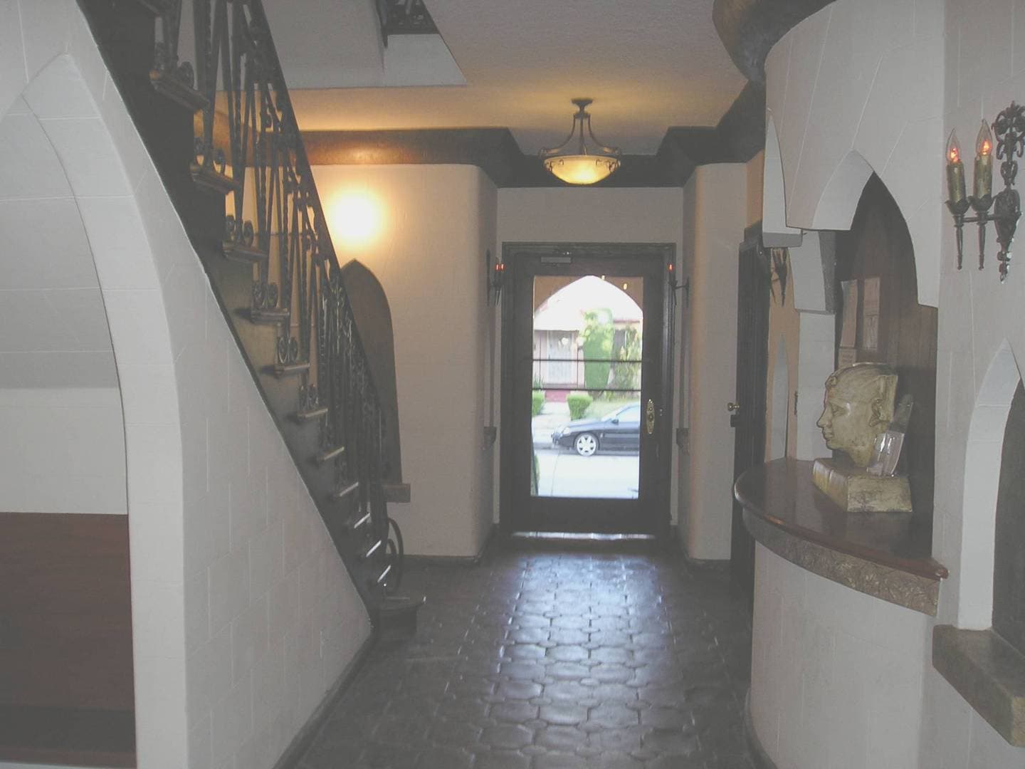 Los Angeles Apartment: 747 N. Wilcox Ave