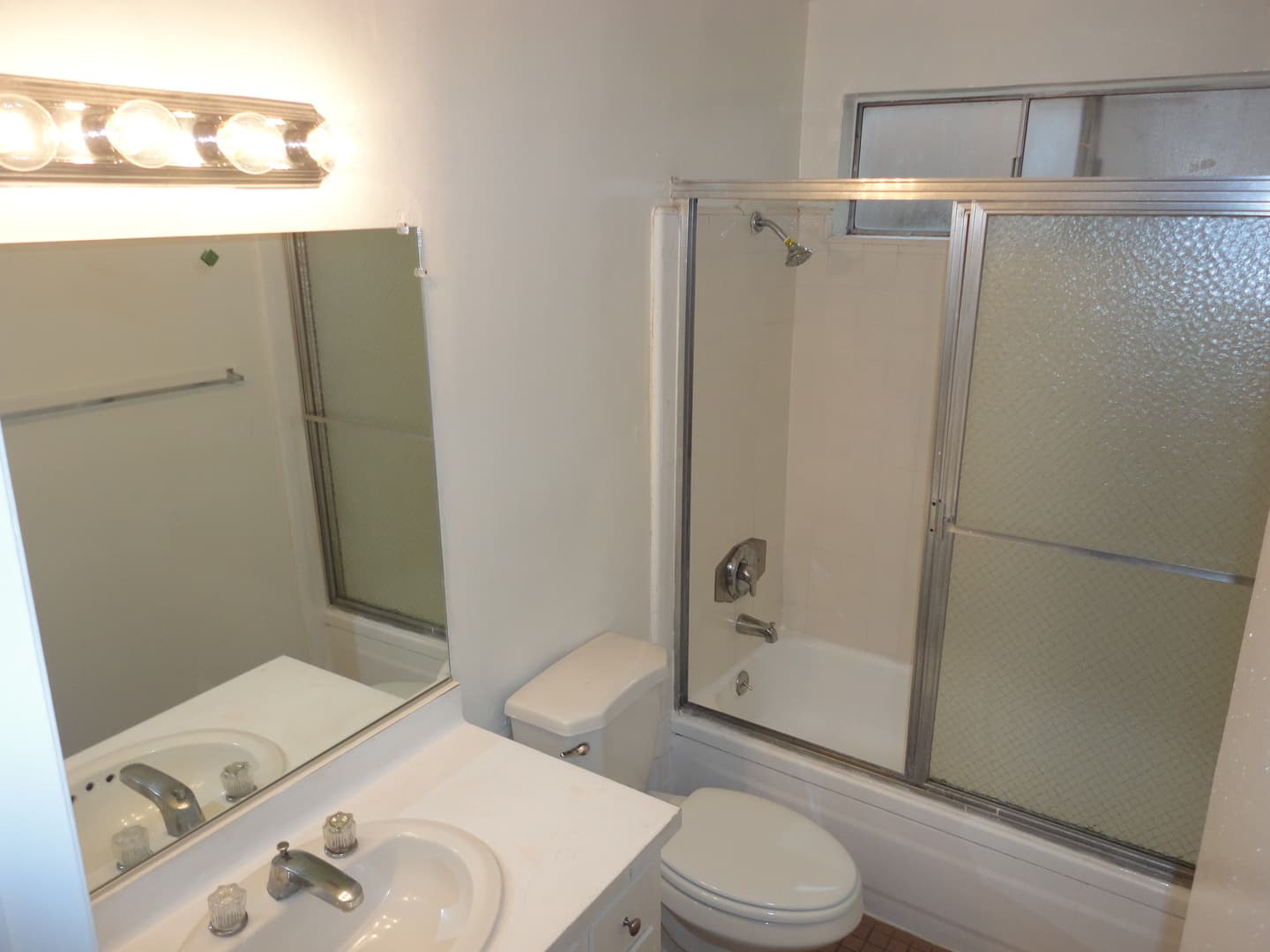 Van Nuys Apartment: 14744 Friar Street