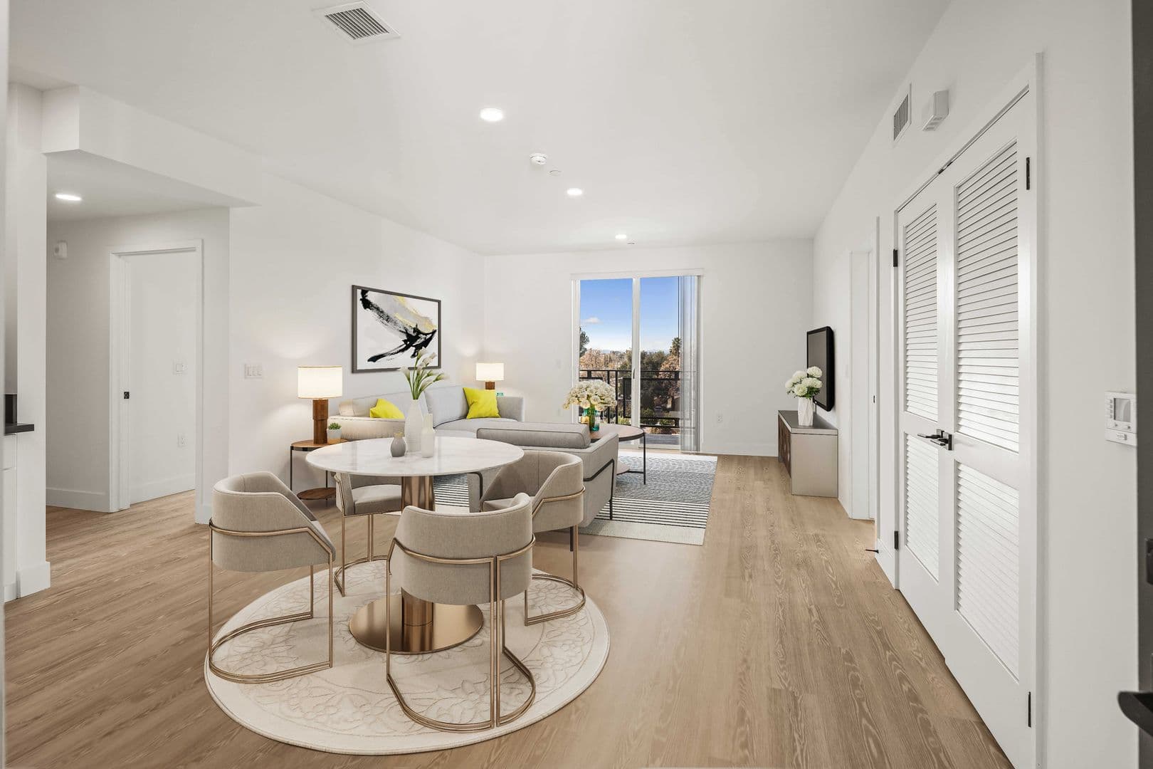 North Hollywood Apartment: 11714 Archwood Street