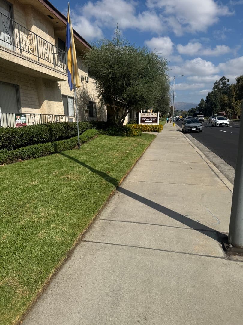Canoga Park Apartment: 7909 Topanga Canyon Blvd