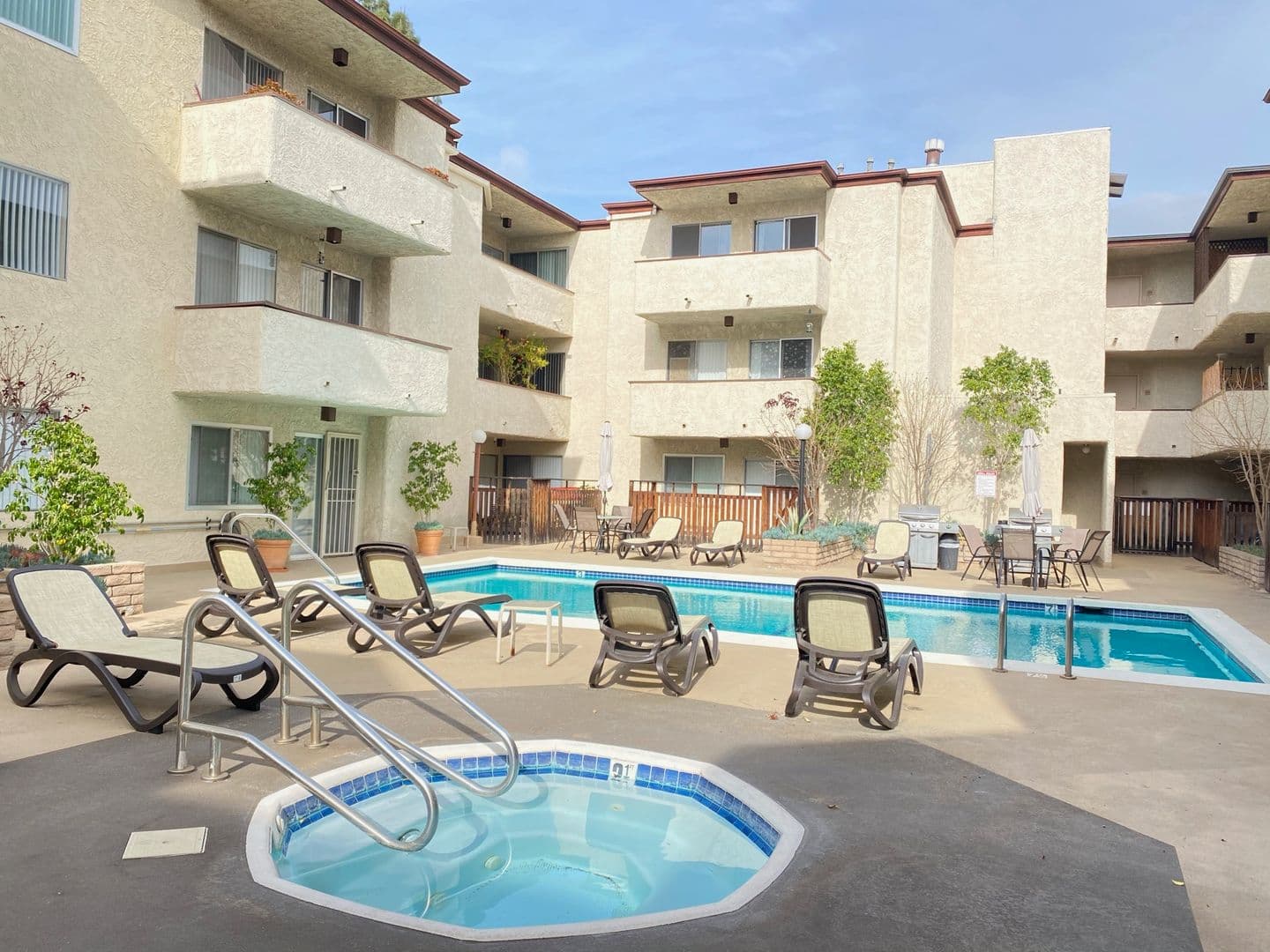 Los Angeles Apartment: 3400 Ben Lomond Place