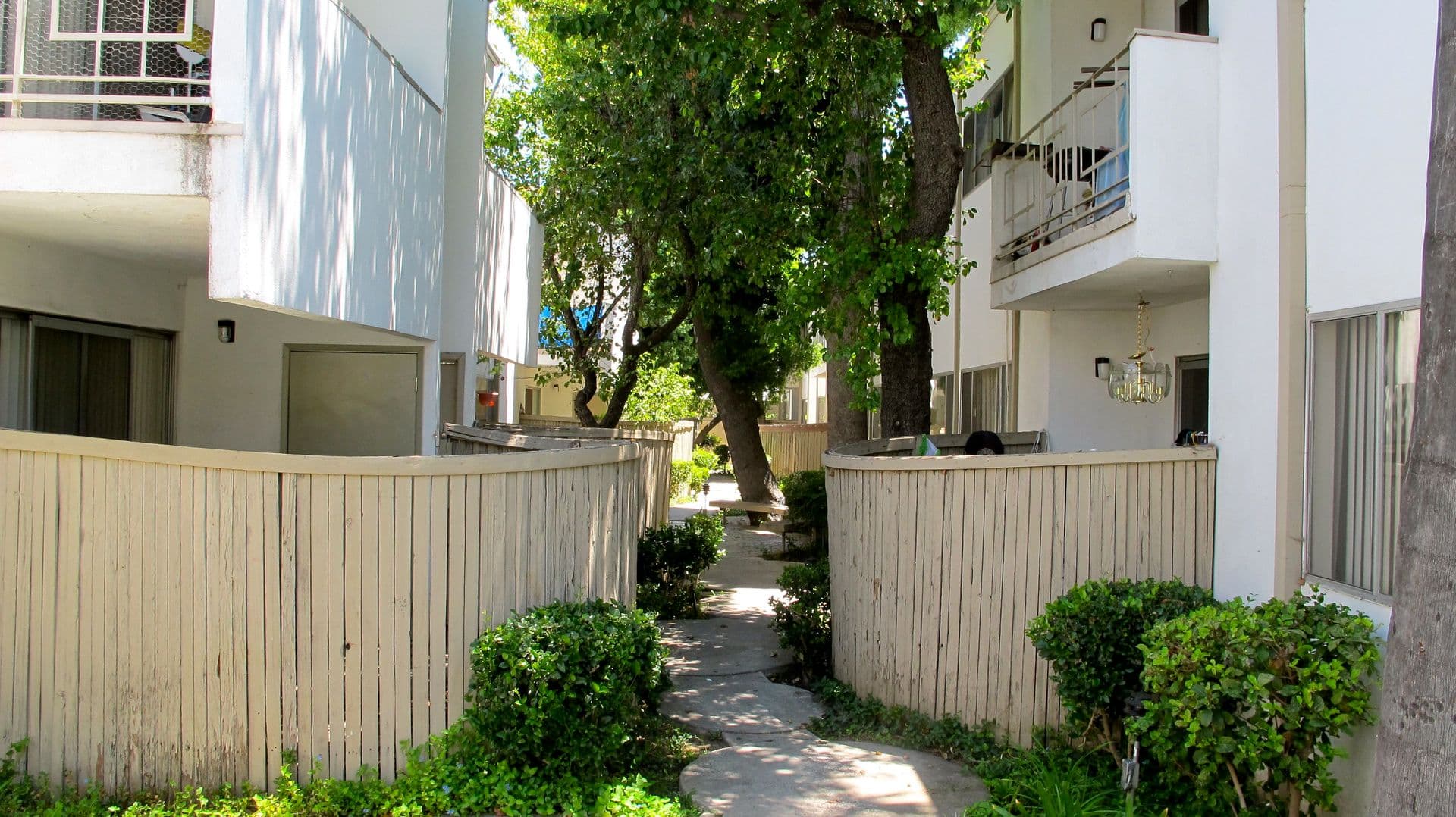 Northridge Apartment: 18100 Roscoe Blvd.