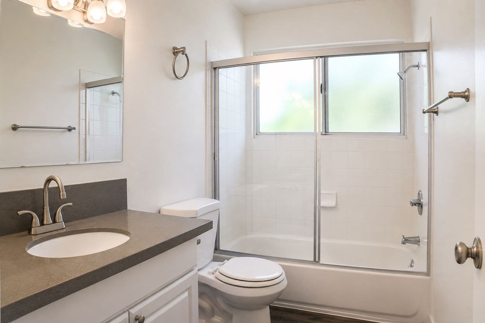 Encino Apartment: 17950 Burbank Blvd