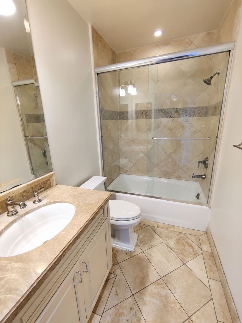 Studio City Apartment: 4350 Vantage Avenue