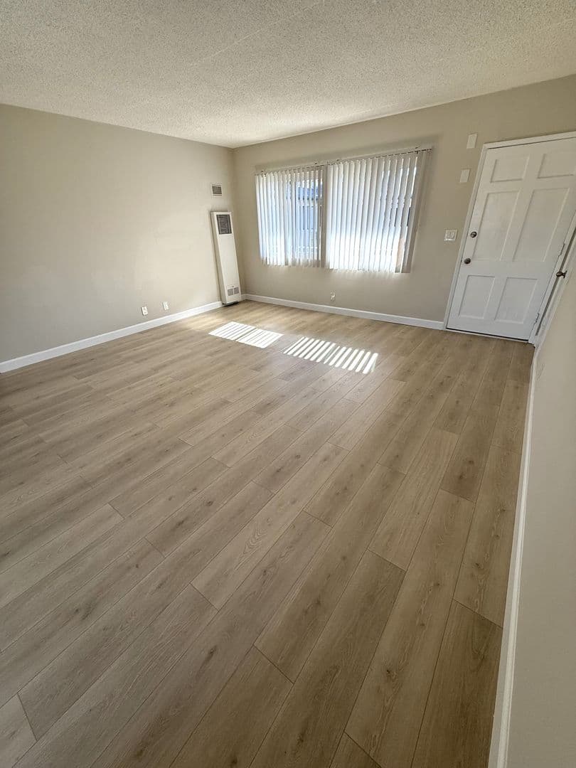 Winnetka Apartment: 20501 Vanowen Street
