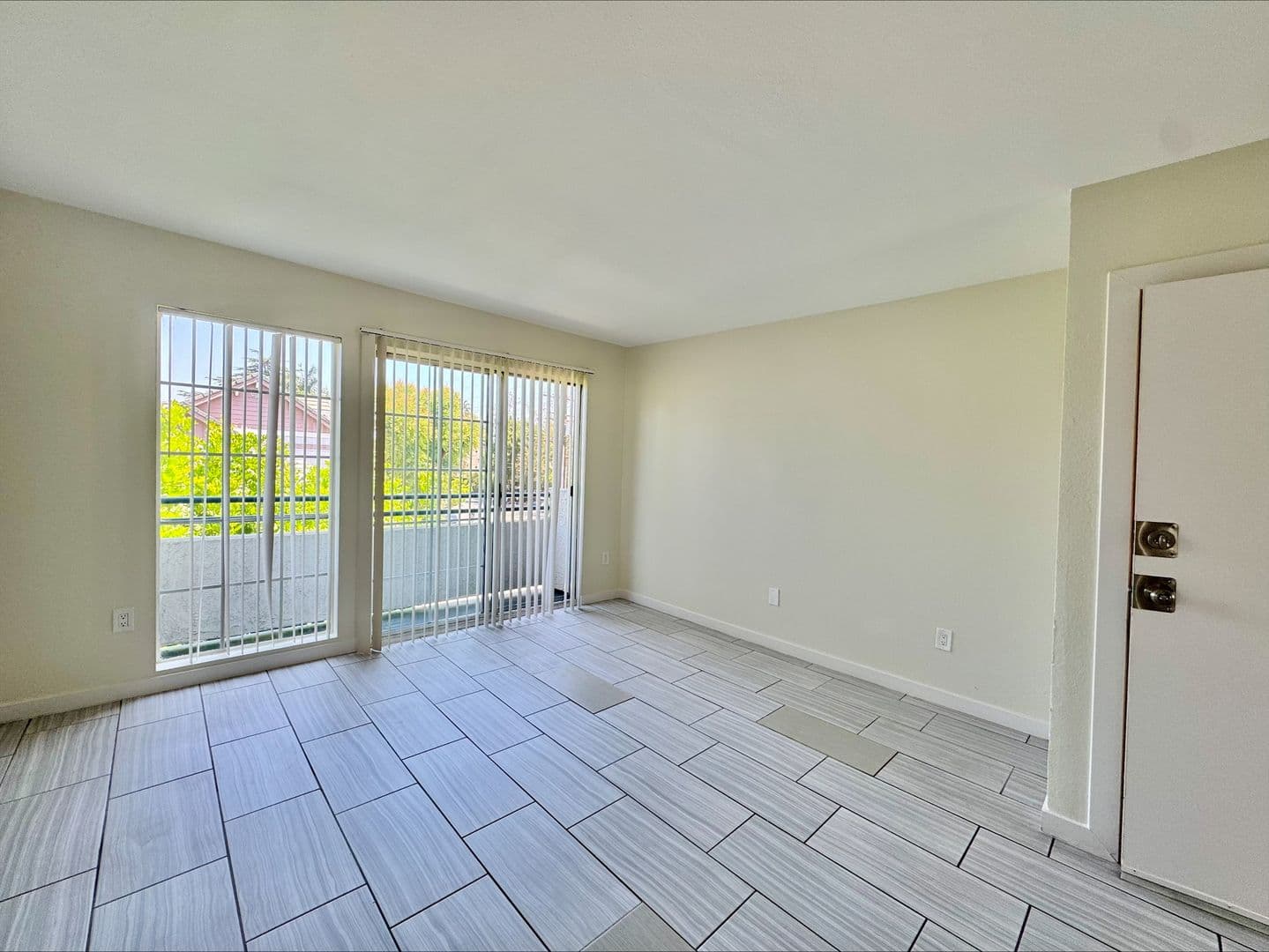 Van Nuys Apartment: 6943 Haskell Ave.