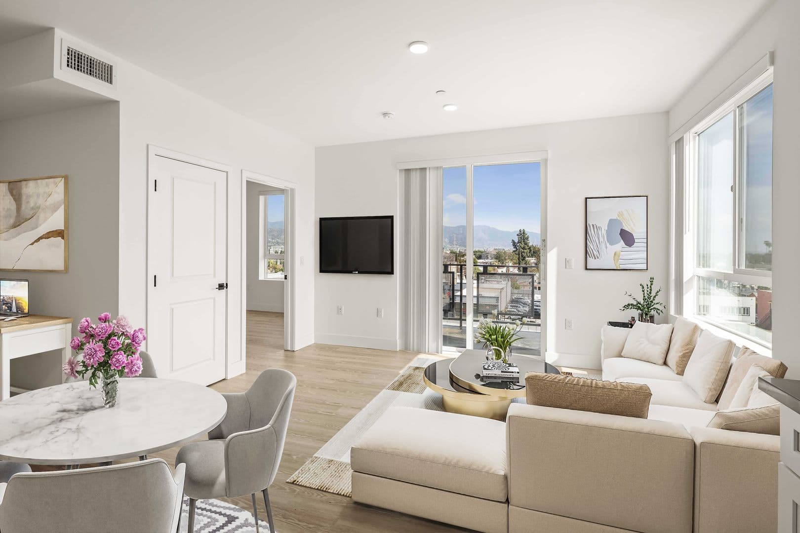 North Hollywood Apartment: 11714 Archwood Street