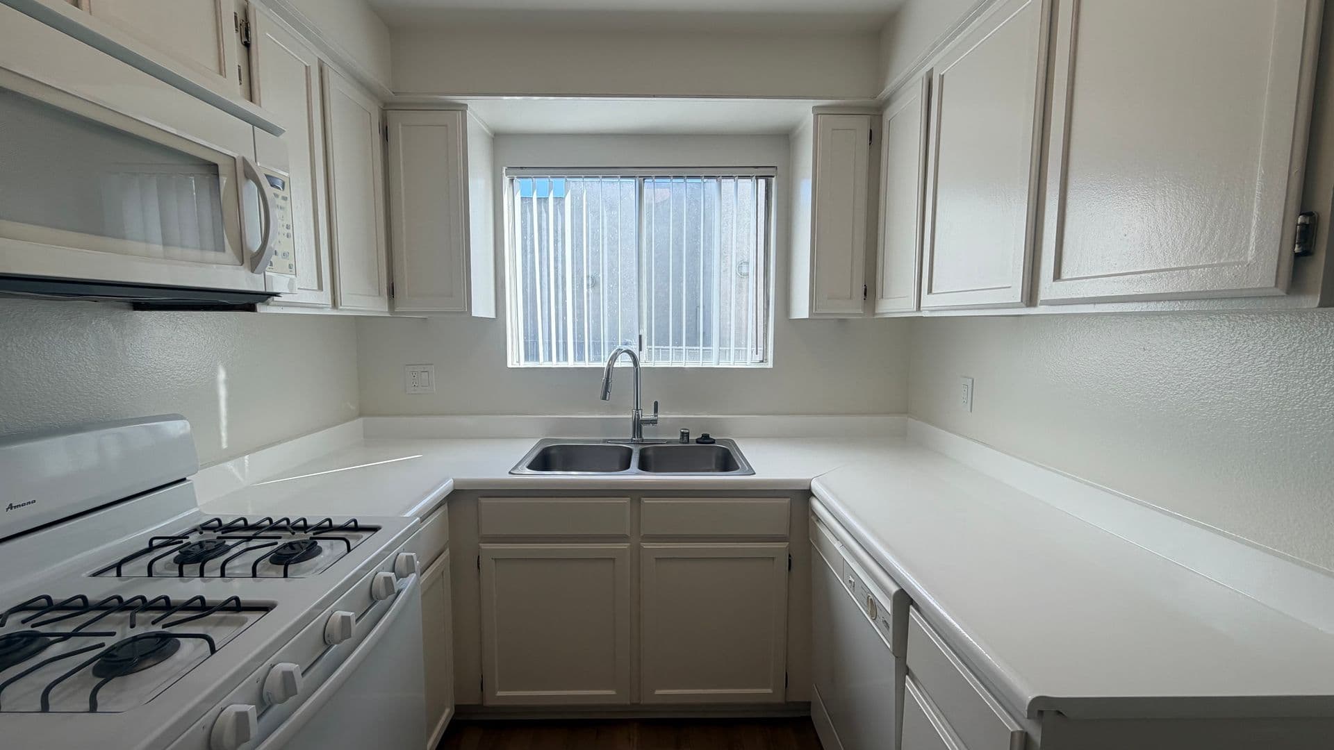 North Hollywood Apartment: 5640 Farmdale Ave