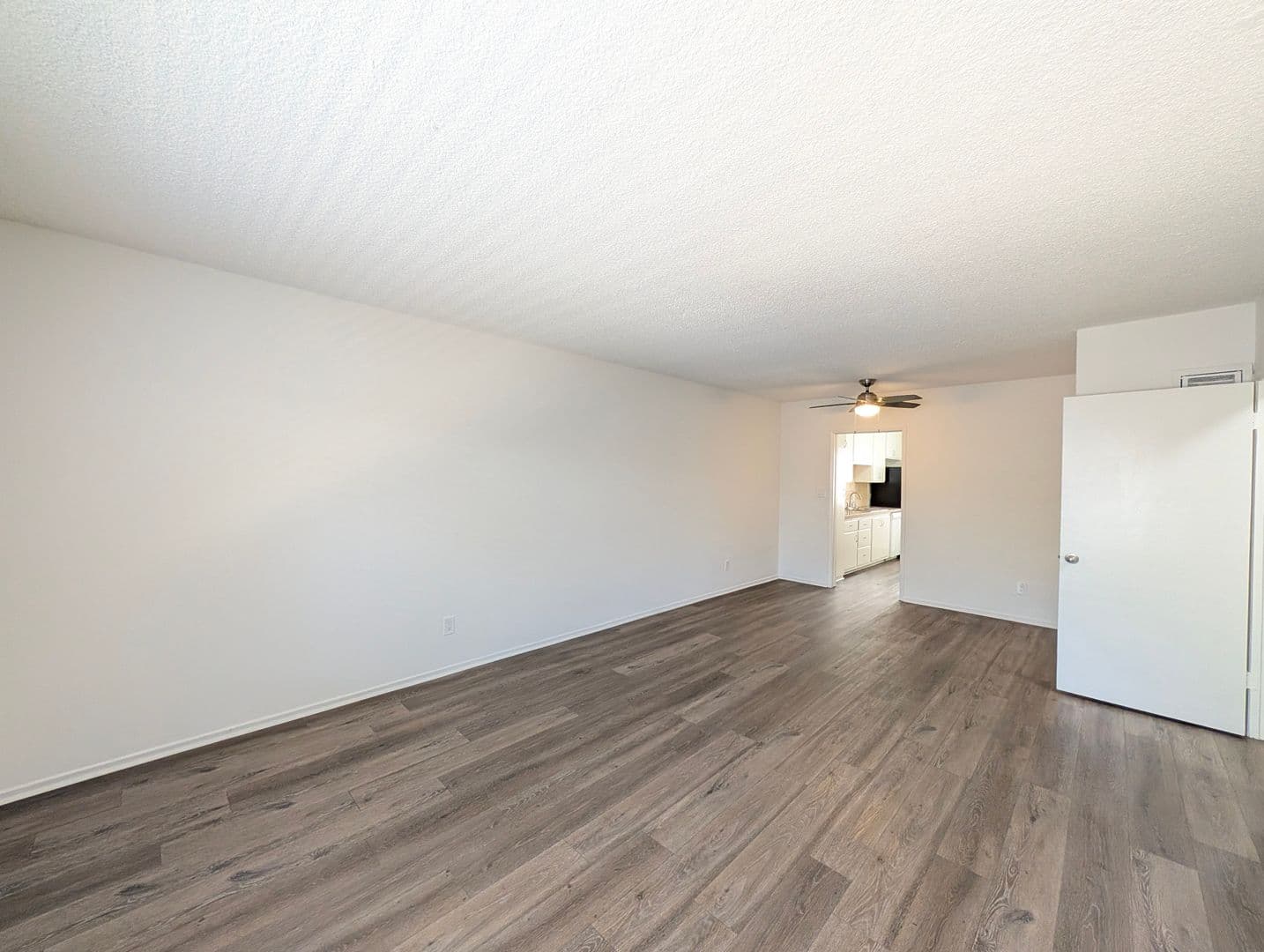 Sherman Oaks Apartment: 14646 Dickens Street