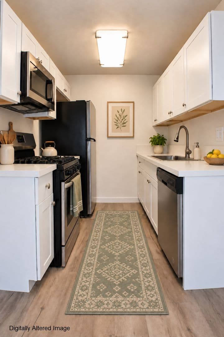 Van Nuys Apartment: 6205 Woodman Avenue