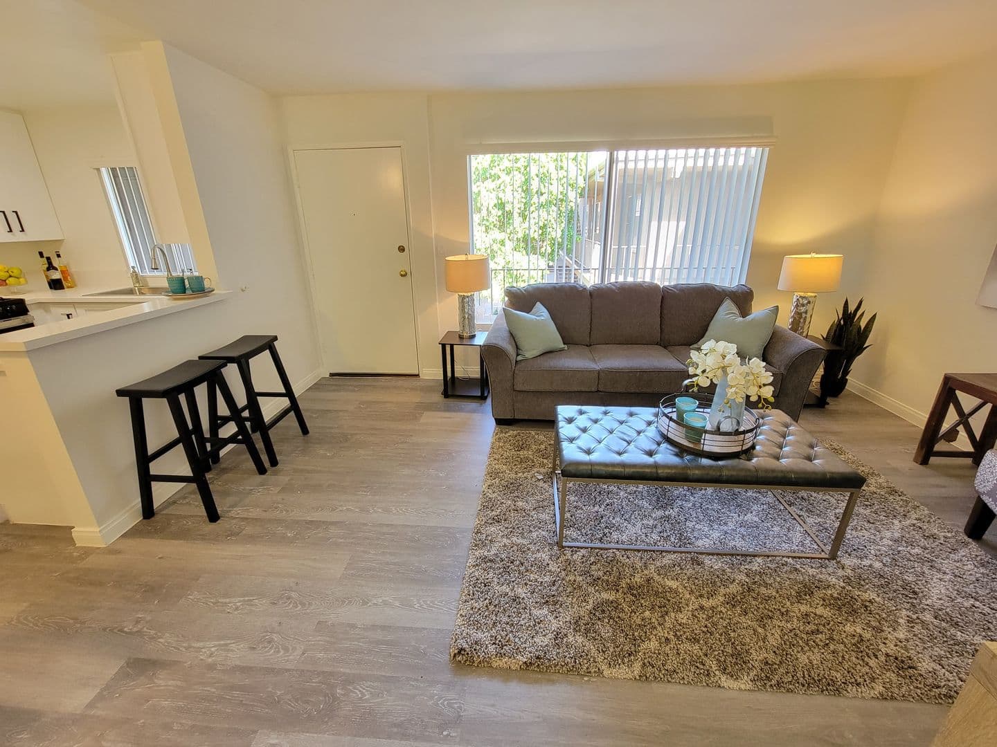 Northridge Apartment: 8808 Darby Ave.