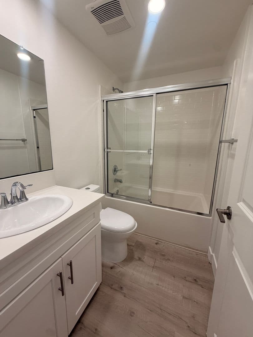 Panorama City Apartment: 14828 Rayen Street