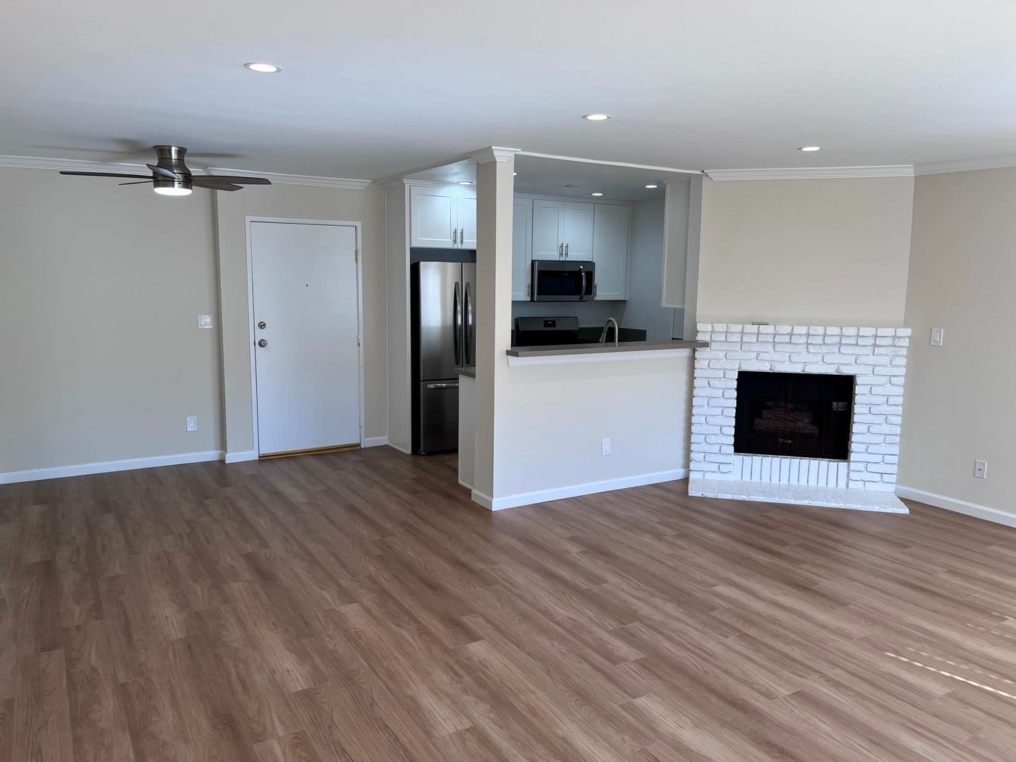 West Los Angeles Apartment: 2475 Corinth Avenue