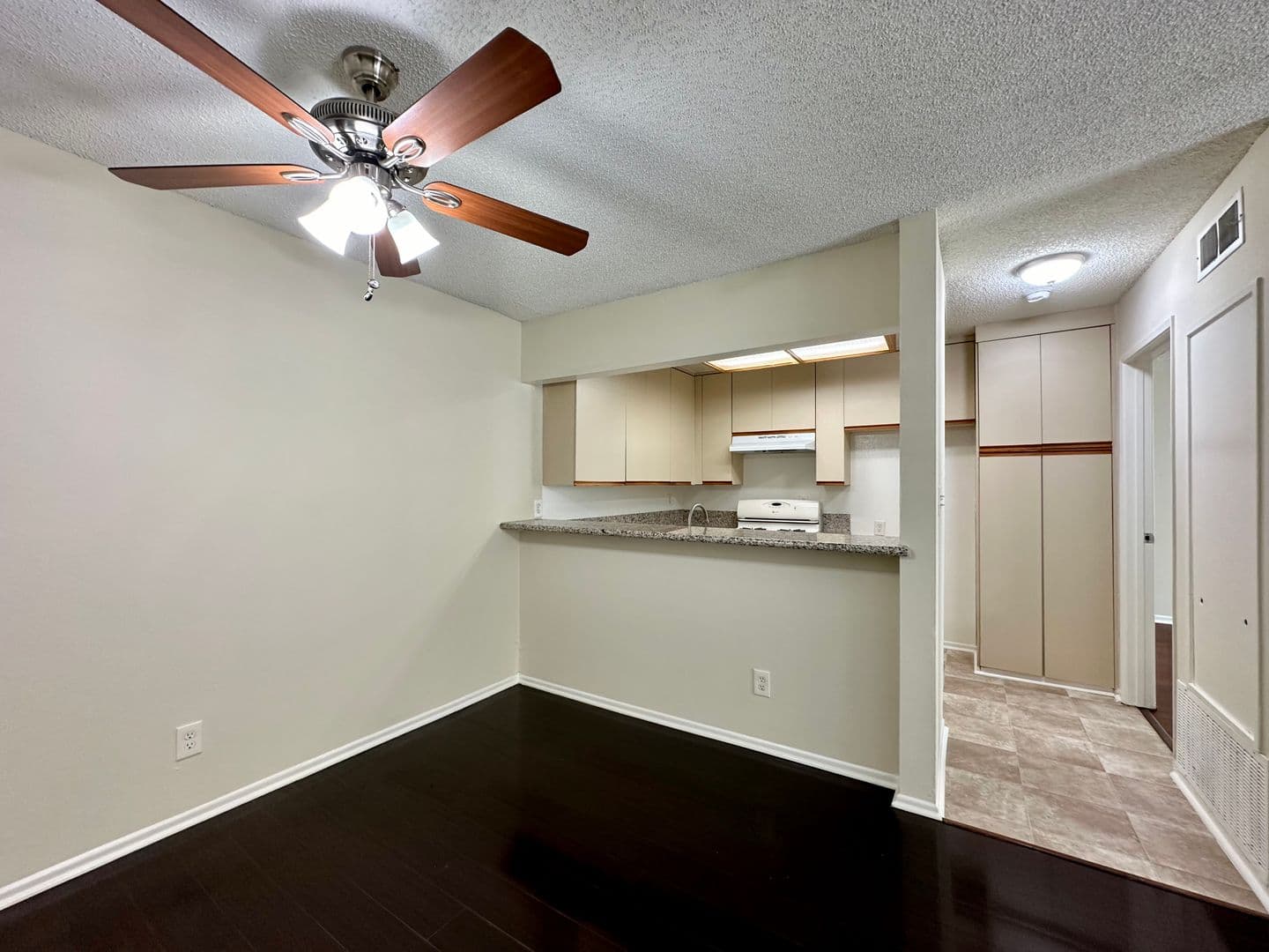 North Hollywood Apartment: 10822 Otsego Street