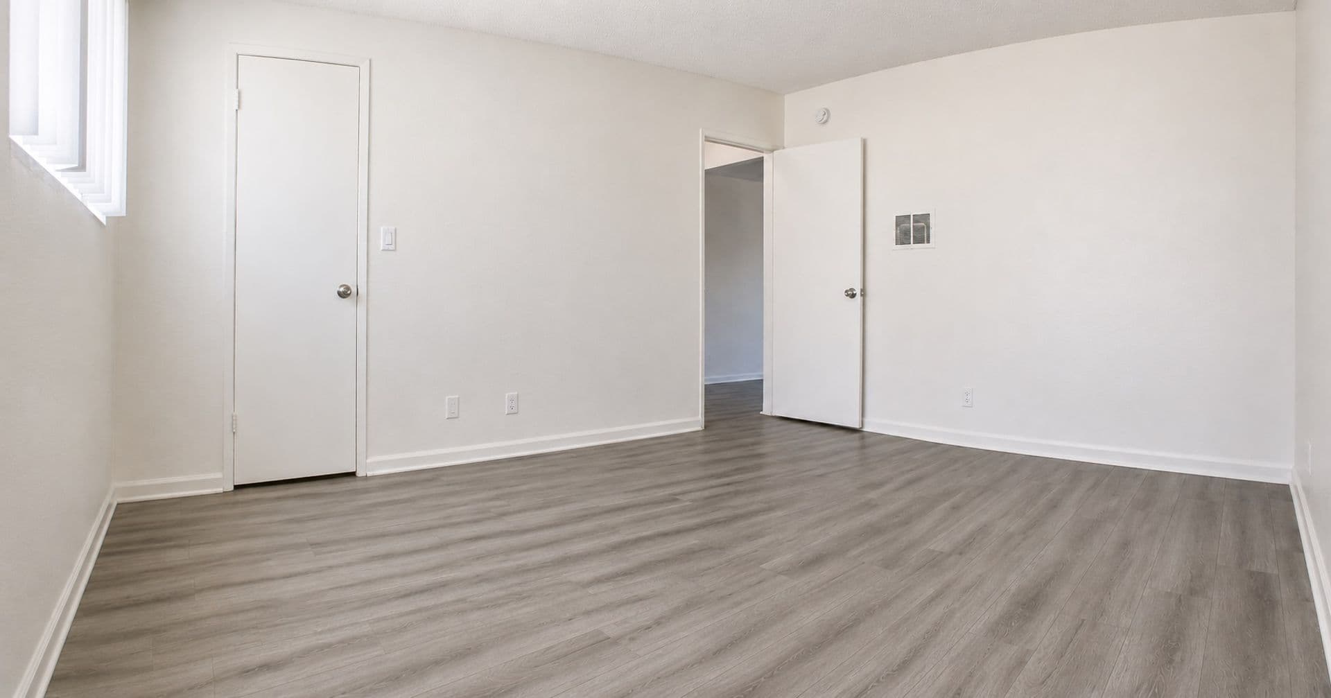 Canoga Park Apartment: 19945 Roscoe Blvd