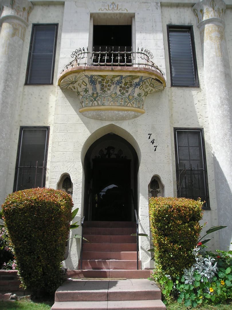 Los Angeles Apartment: 747 N. Wilcox Ave