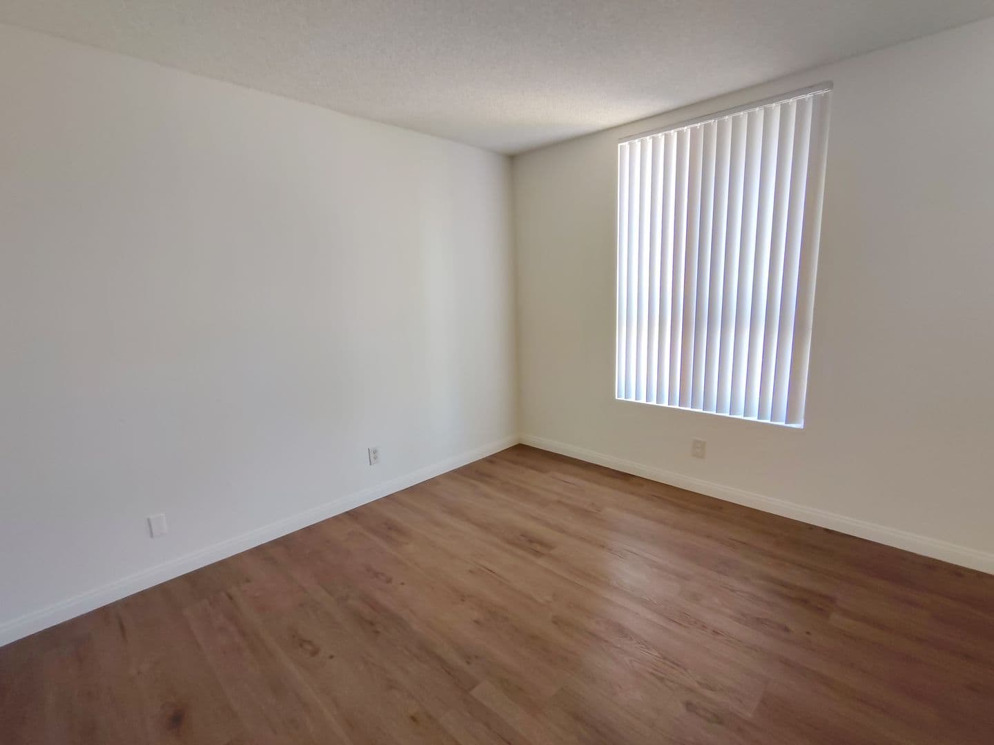 Reseda Apartment: 7521 & 7528 Canby Ave.
