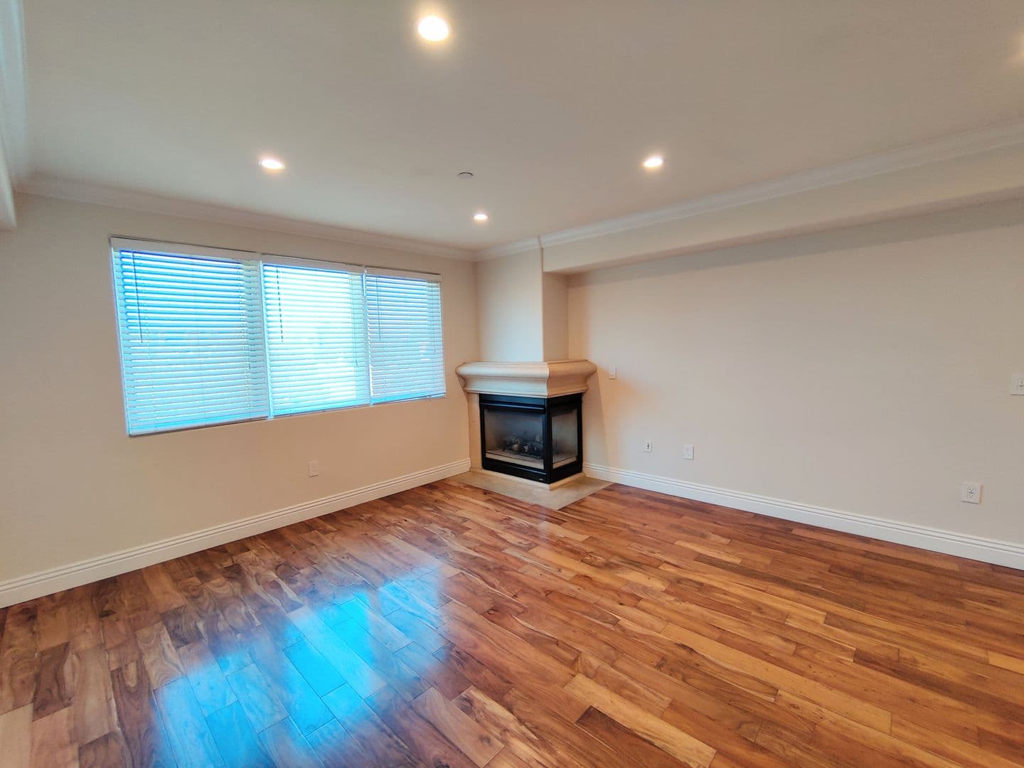 Studio City Apartment: 4350 Vantage Avenue