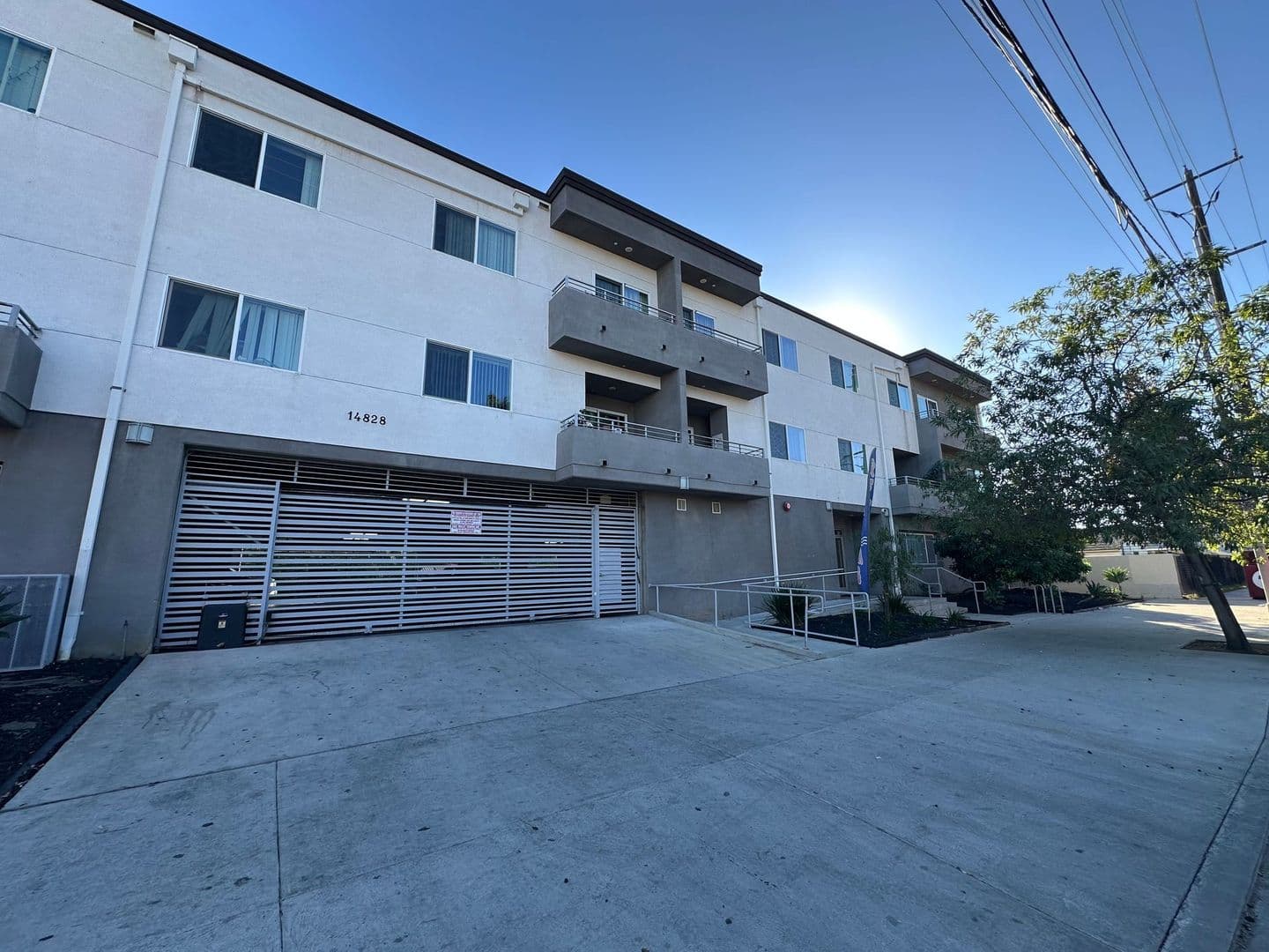 Panorama City Apartment: 14828 Rayen Street