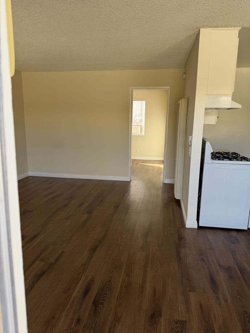 Canoga Park Apartment: 8360 Northgate Avenue