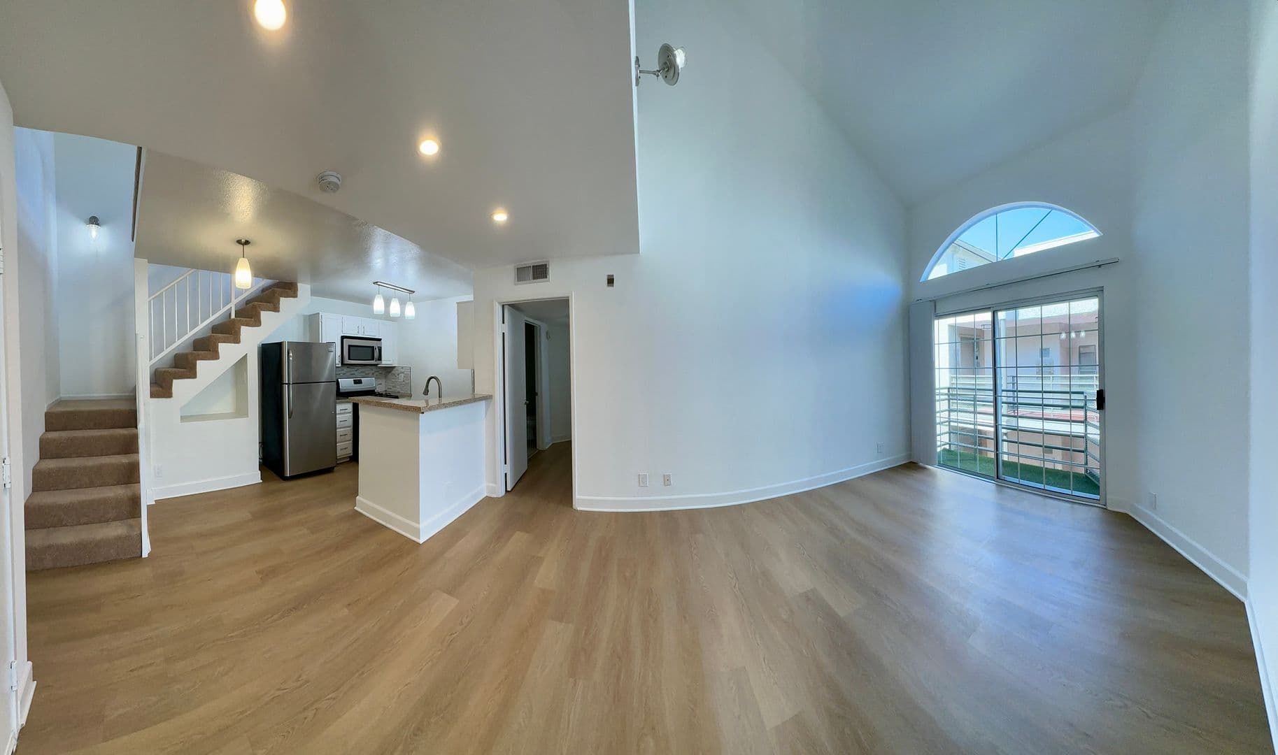 Los Angeles Apartment: 2330 North Cahuenga Blvd