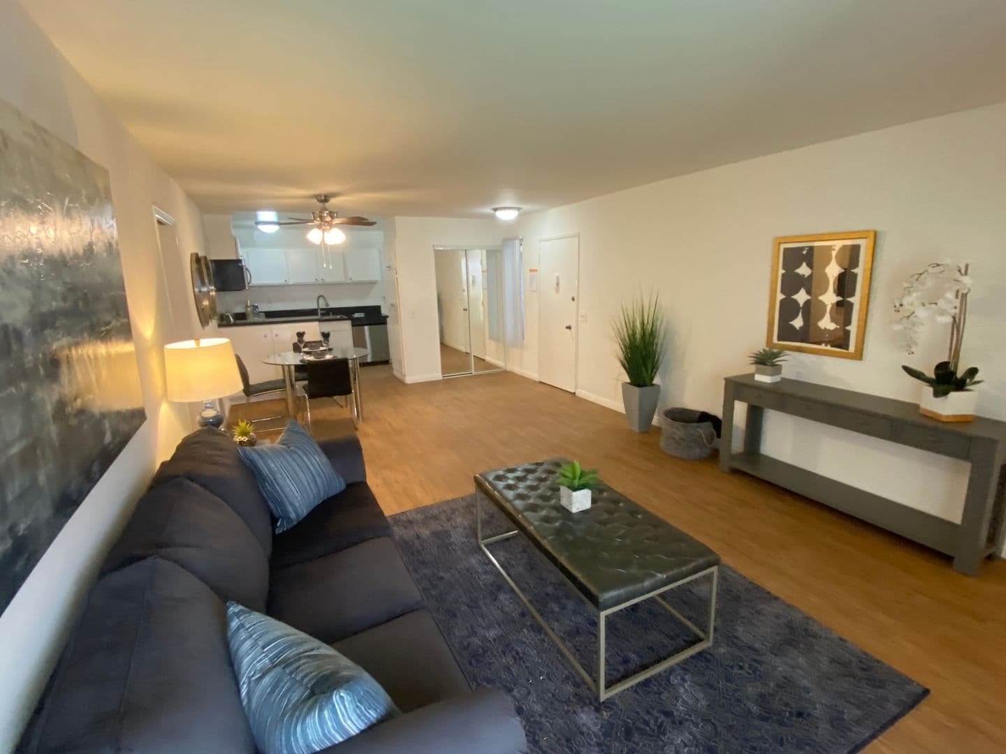 Tarzana Apartment: 18339-18347 Collins St
