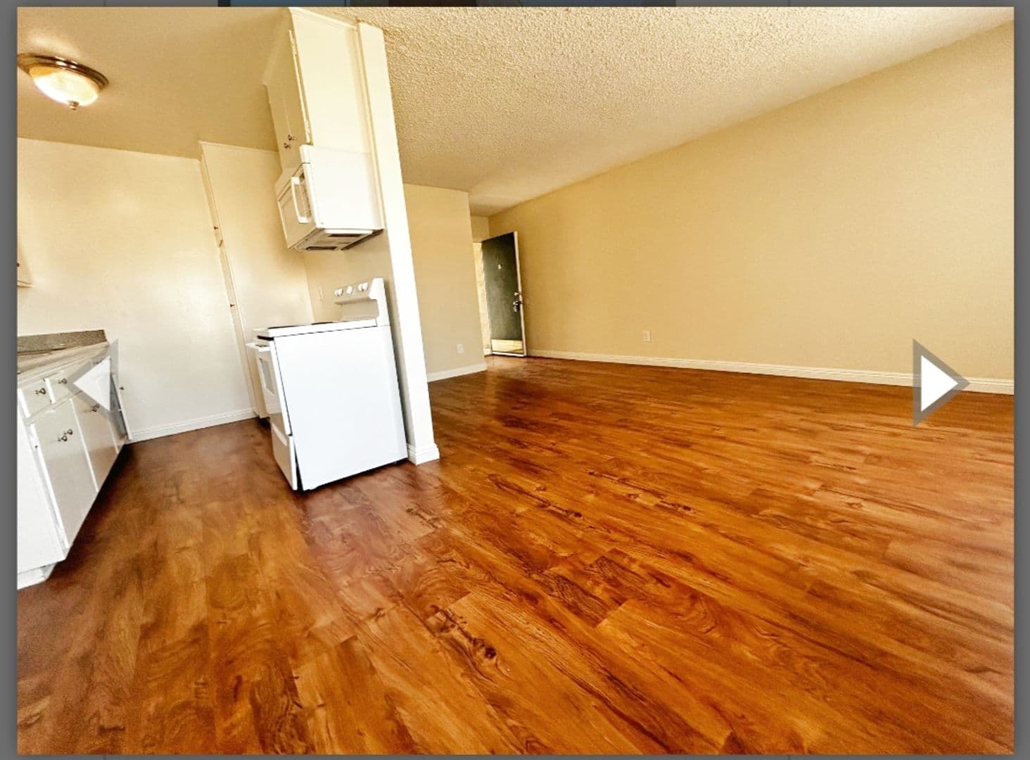 Canoga Park Apartment: 8361 Northgate Ave