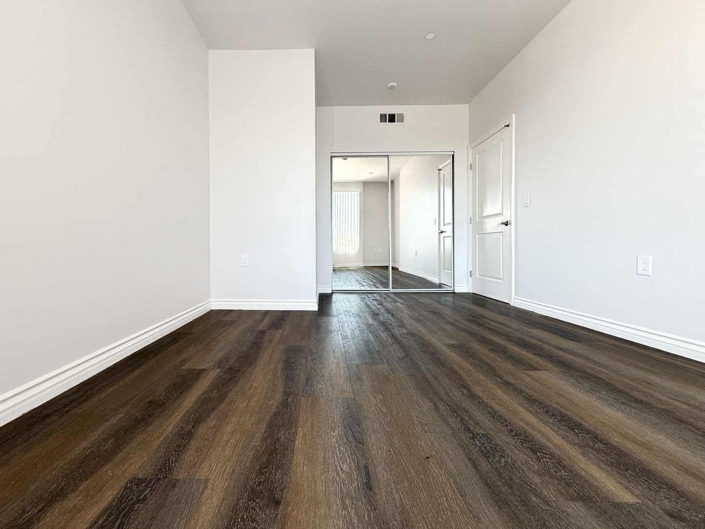 Reseda Apartment: 18711 Sherman Way