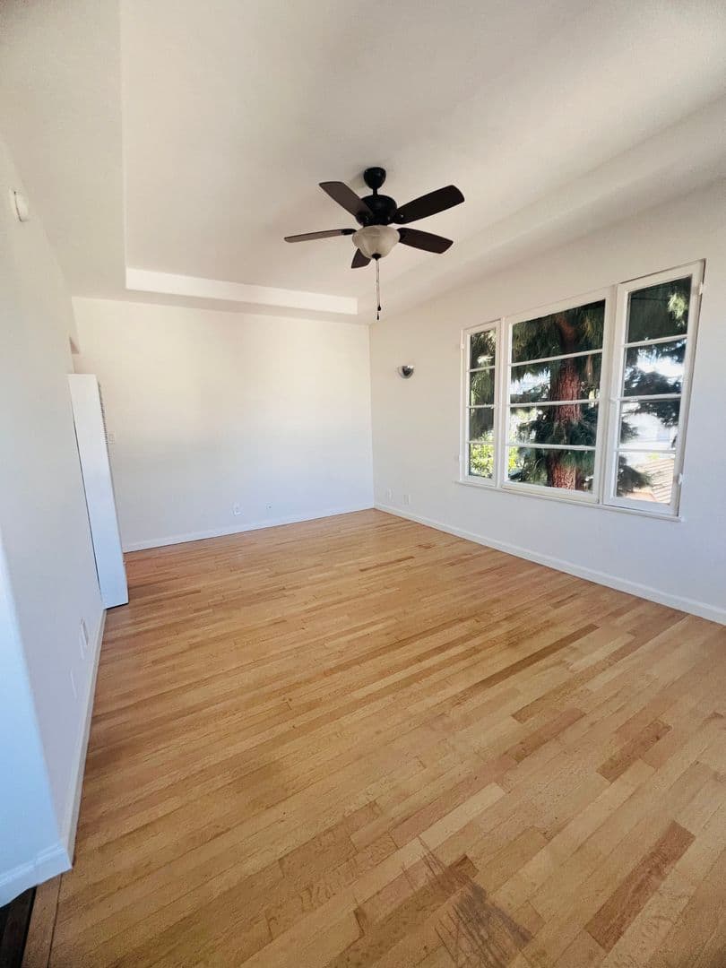 Los Angeles Apartment: 821 S. Wilton Place