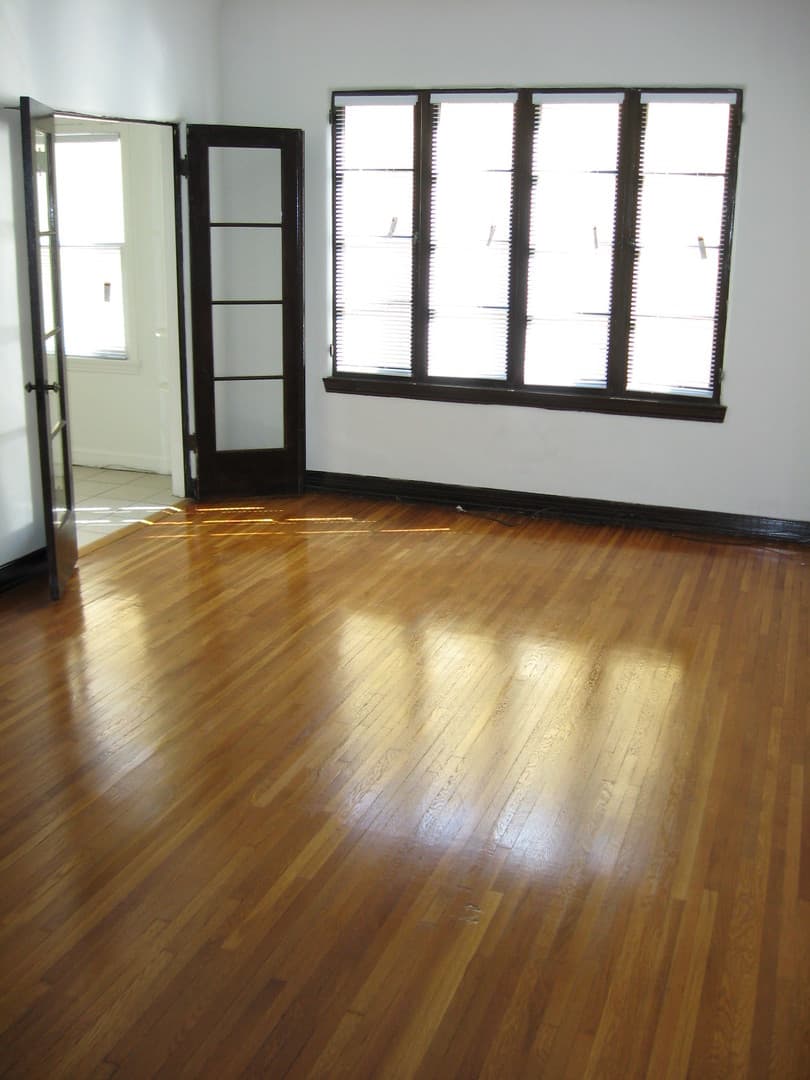 Los Angeles Apartment: 631 S. Cochran Ave