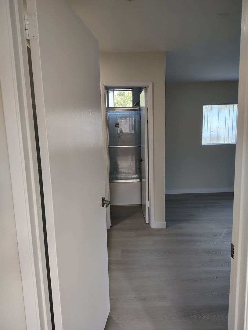 Van Nuys Apartment: 7057 Haskell Ave.