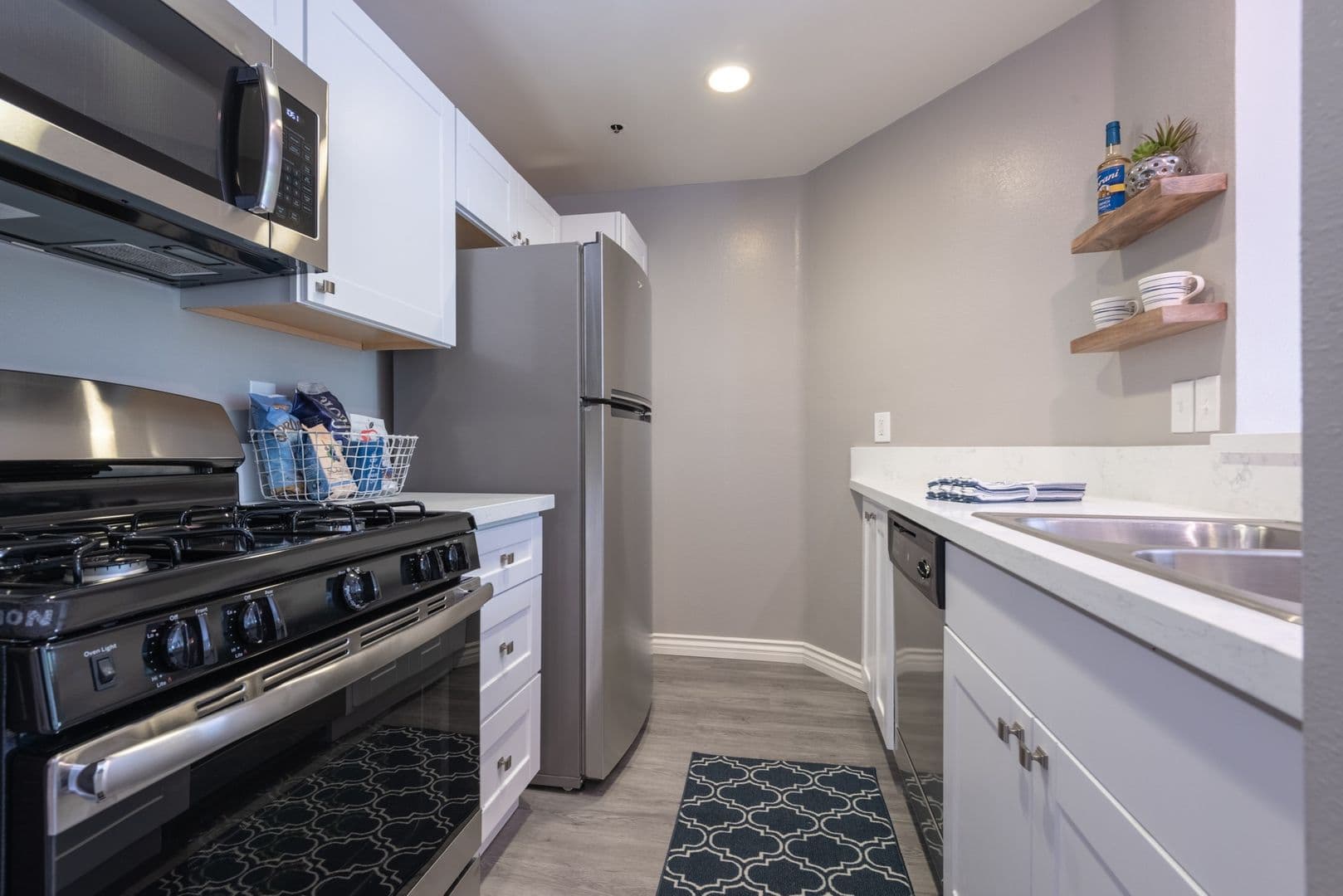 North Hollywood Apartment: 11473 Riverside Drive