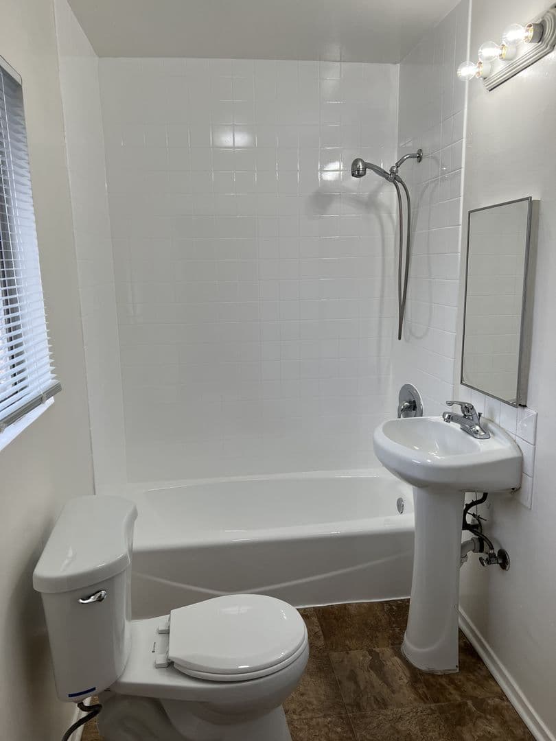North Hollywood Apartment: 6805 Bellaire Ave.