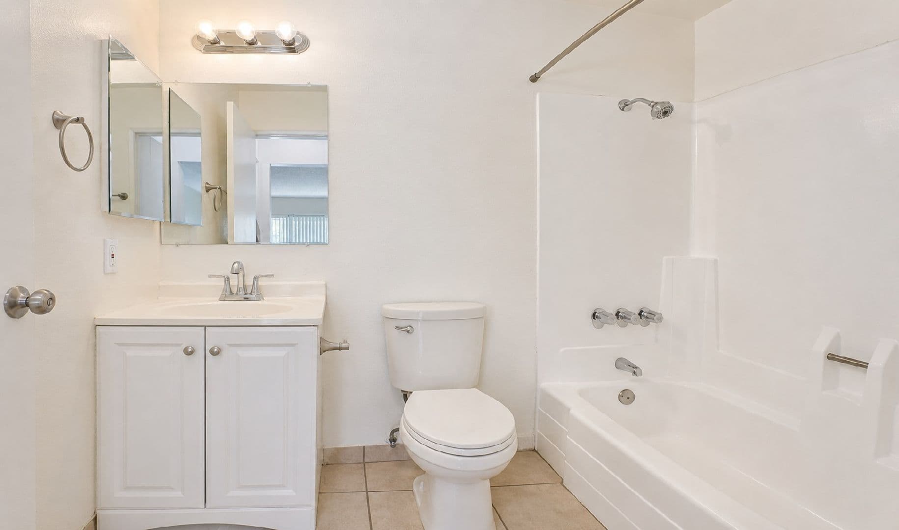 Canoga Park Apartment: 19945 Roscoe Blvd