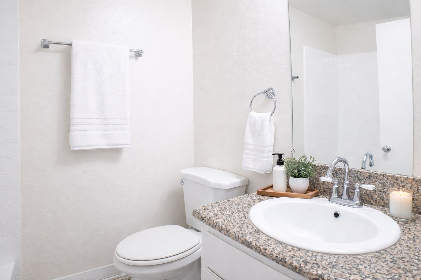 Valley Village Apartment: 5747 Laurel Canyon Boulevard