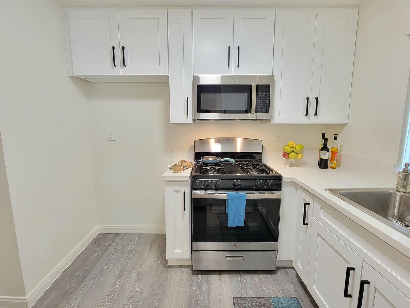 Northridge Apartment: 8808 Darby Ave.