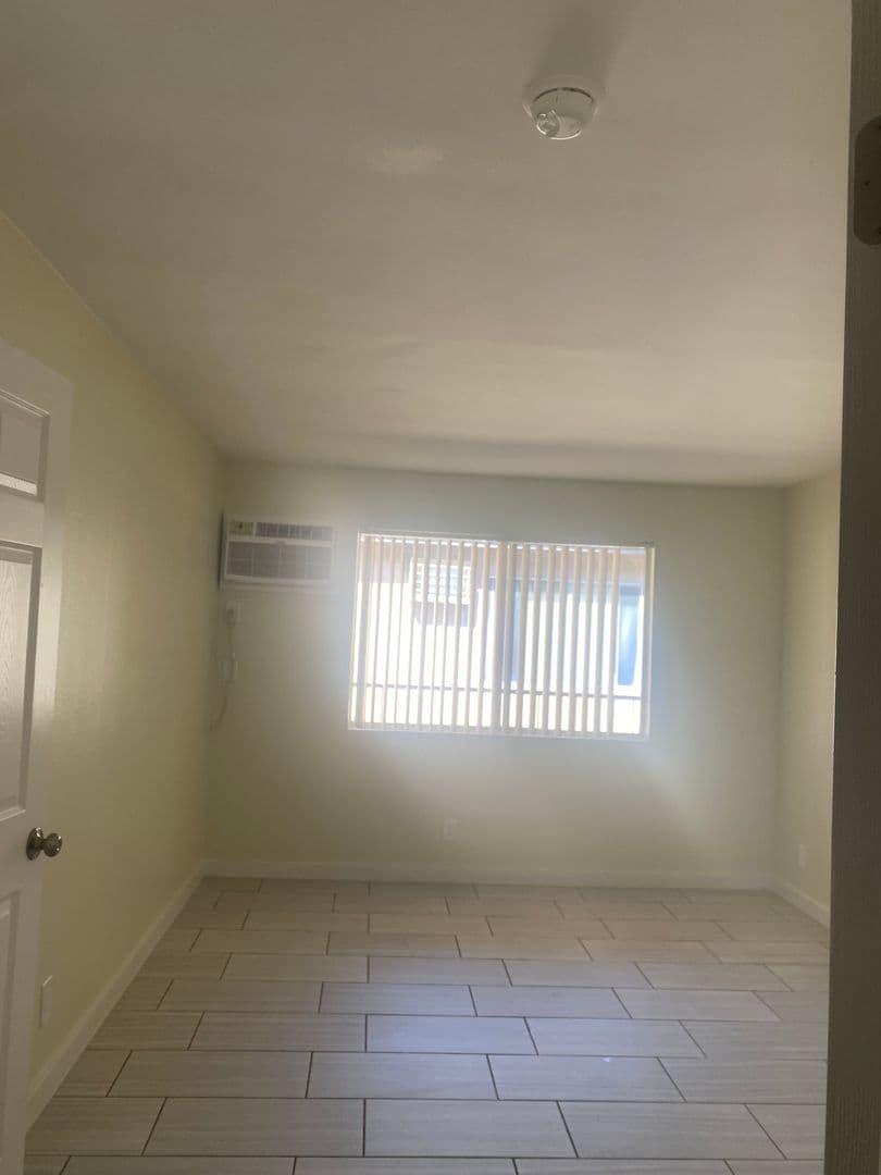 Sun Valley Apartment: 12002 Allegheny St.
