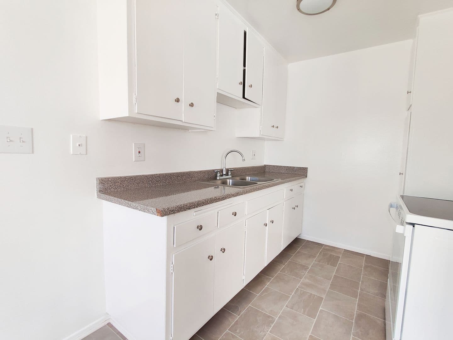 Canoga Park Apartment: 8351 Northgate Ave