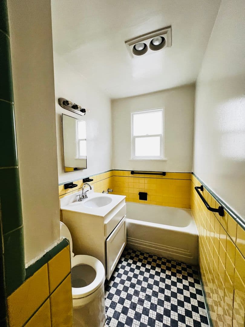 Los Angeles Apartment: 821 S. Wilton Place