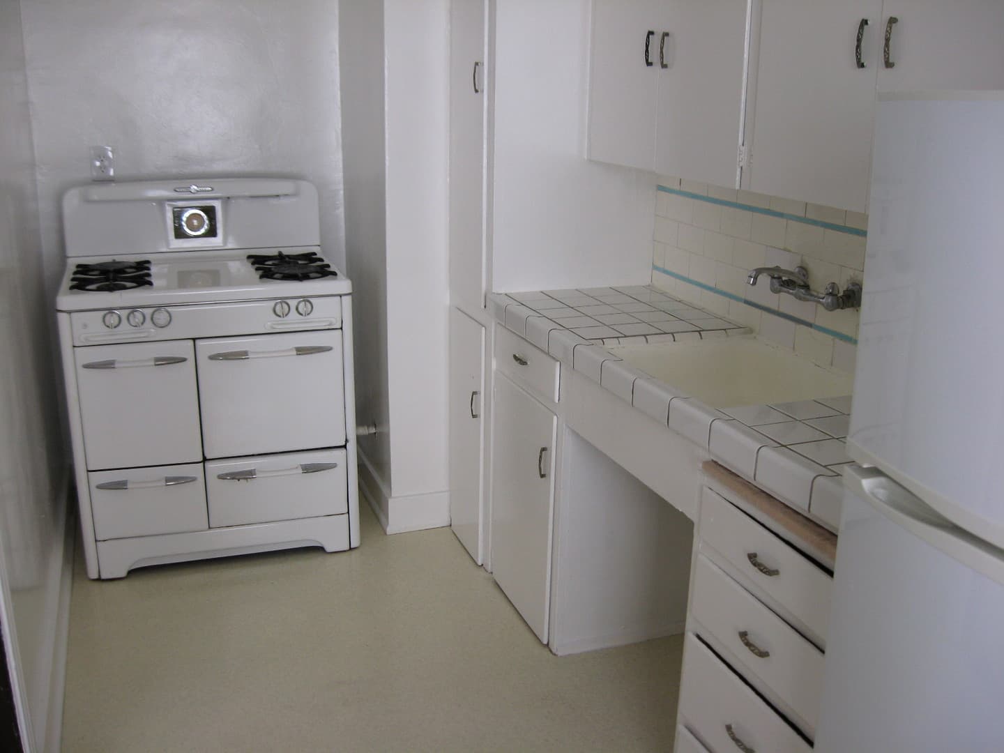 Los Angeles Apartment: 747 N. Wilcox Ave